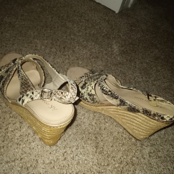 Anne Klein Killer Wedges. Size 7 - Picture 6 of 7